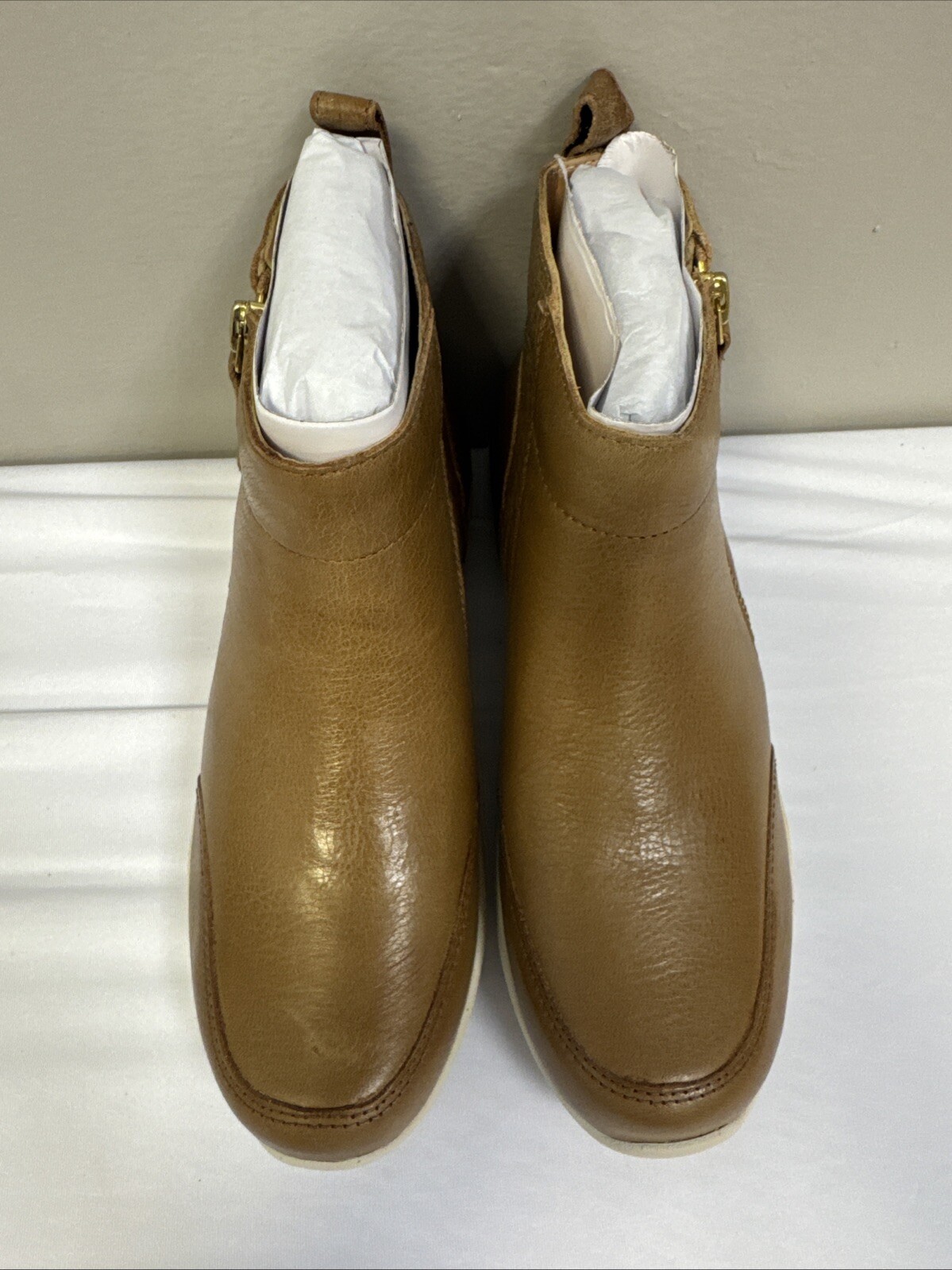 Vionic Women’s Lois FG Magnolia Wheat Boots Size 5