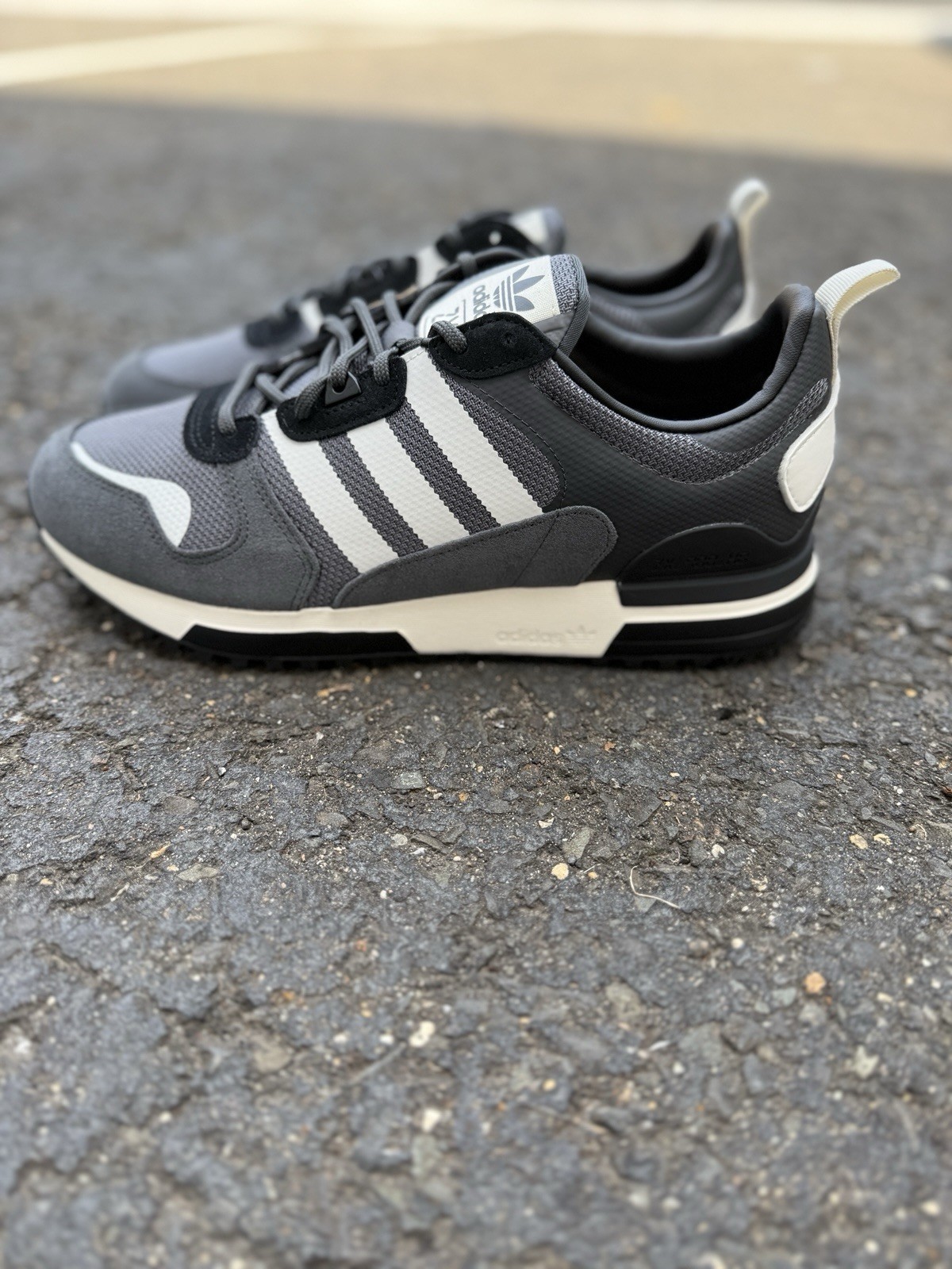 Adidas Originals ZX 700 HD Men’s Running Shoe Athletic Sneaker Footwear H01851
