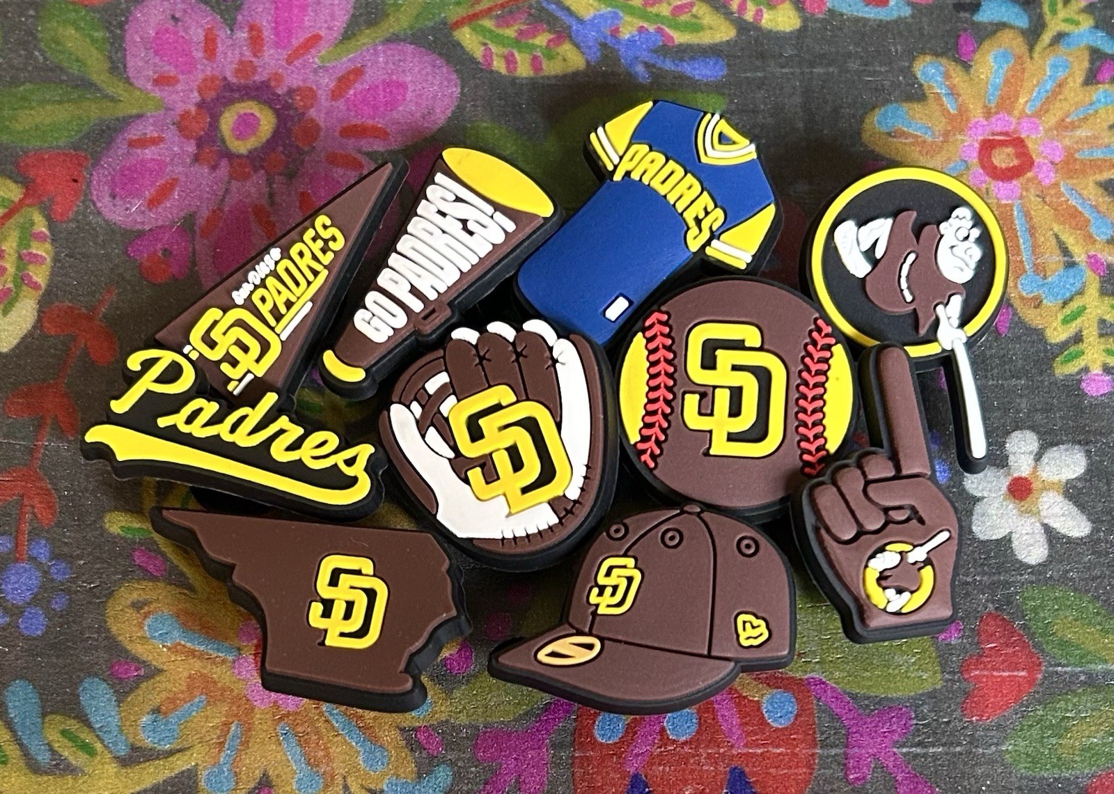10 Piece SAN DIEGO Baseball Team Shoe Charms Shoe Decorations NEW