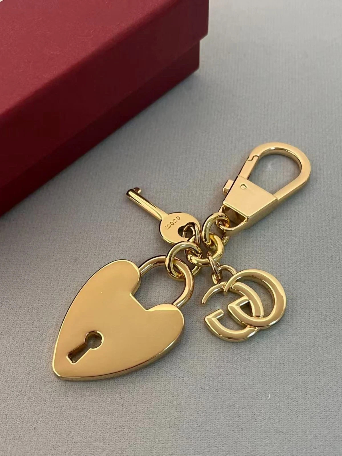 GUCCI Novelty Charm Heart Lock & Key Design Keychain Gift Key Chain with New Box