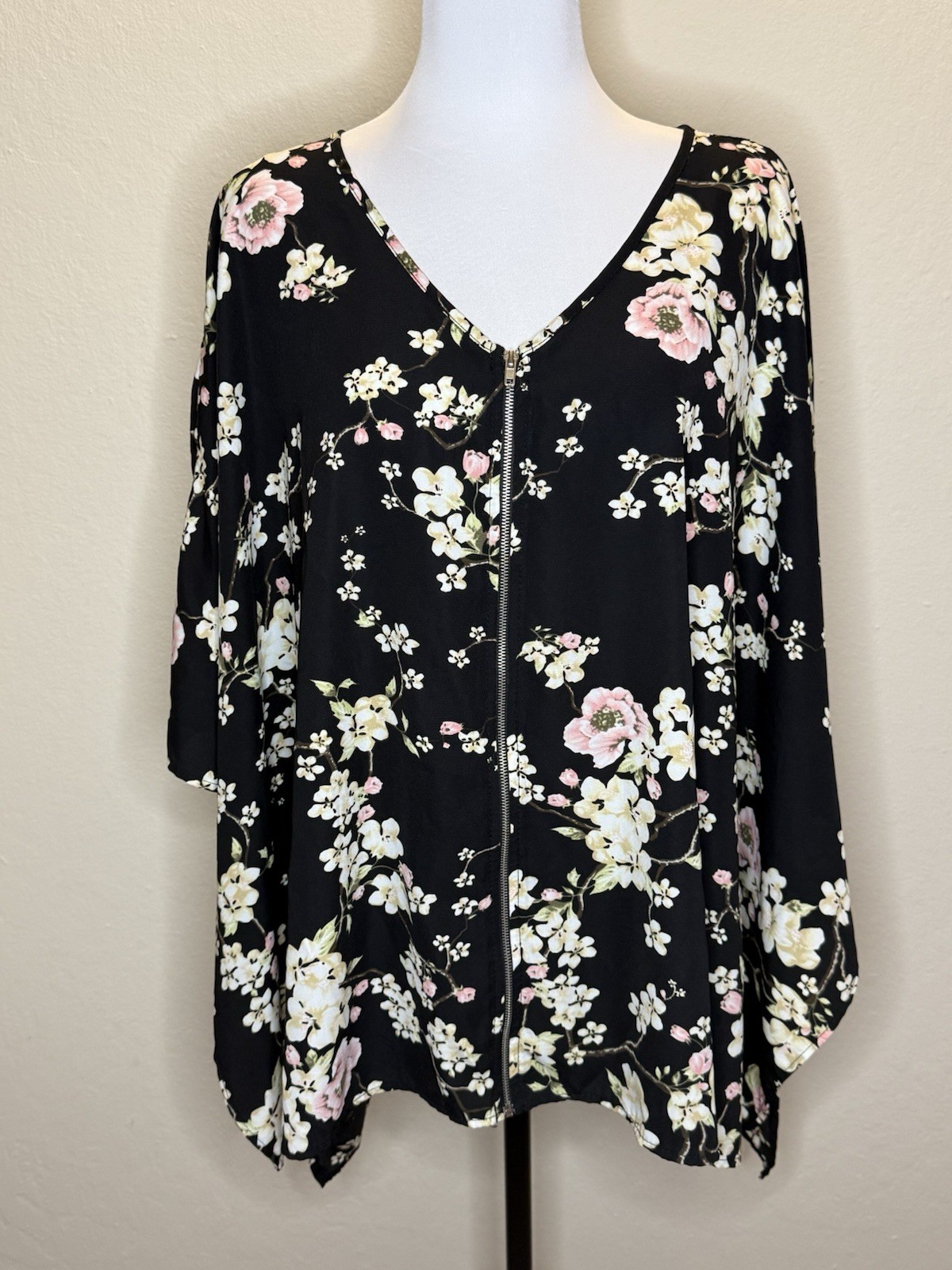 Torrid Womens Plus Size 1 Black Floral Zip Front Kimono Top Cherry Blossom