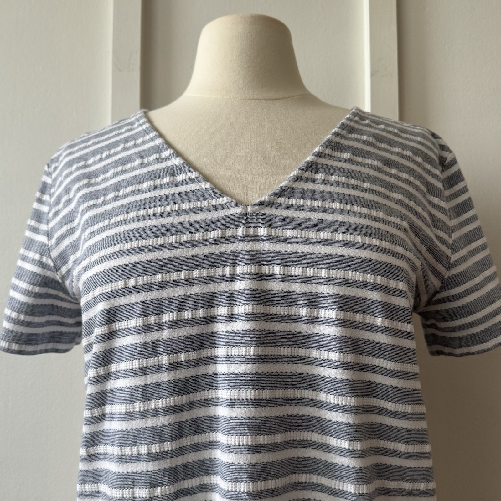 Loft Blue/Gray And White Textured Stripe V-Neck Tee Size Medium
