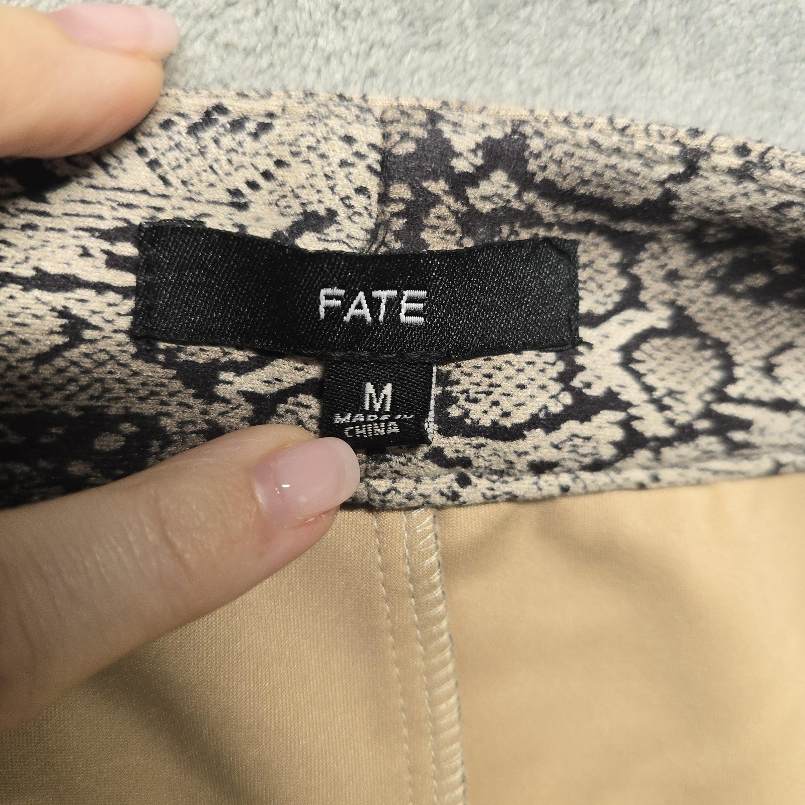 FATE Skirt Womens Size Medium Beige Snake Print Pencil Midi Zip Faux Pockets