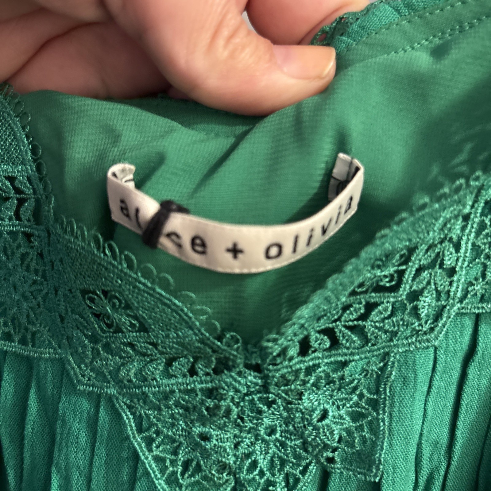 ALICE + OLIVIA Kelly Green Pleated Cold Shoulder Dress Lace Trim fits like a med