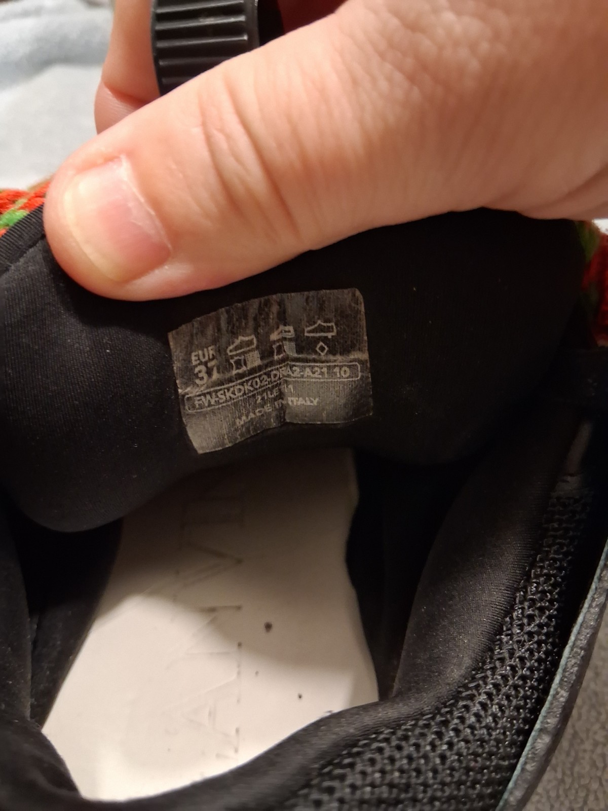 LANVIN Curb Black Leather Sneakers Multicolor Chevron Laces Rubber Sole EU 37