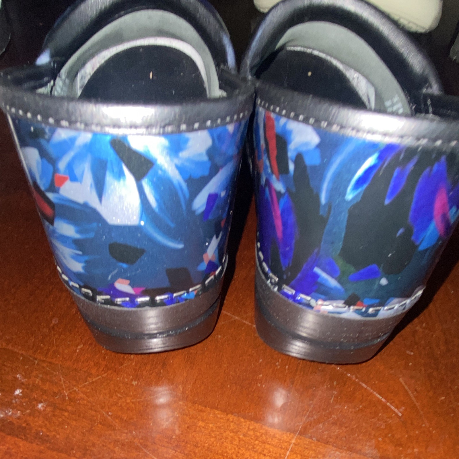 Dansko Professional Women’s Floral Multicolor/Black Patent Leather Clogs Sz 7.5