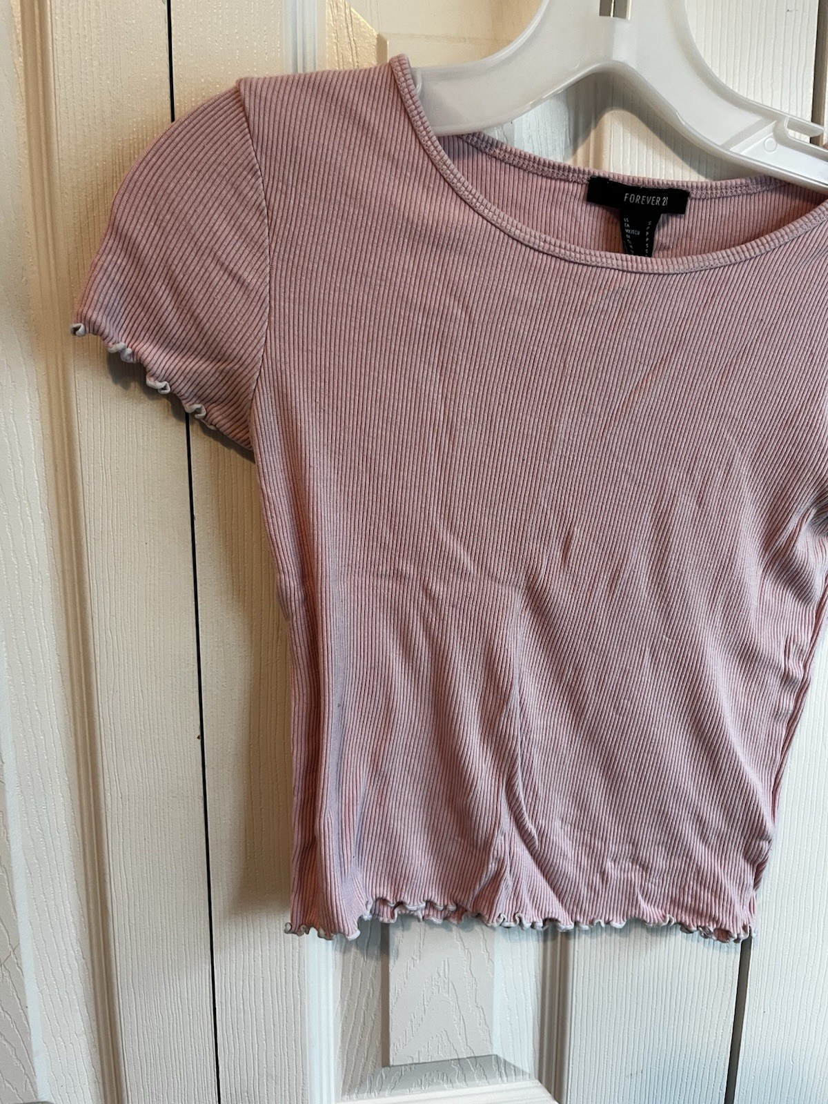 FOREVER 21 Women’s S Pink Solid Ribbed Knit Round Neck Ruffle Hem T-Shirt