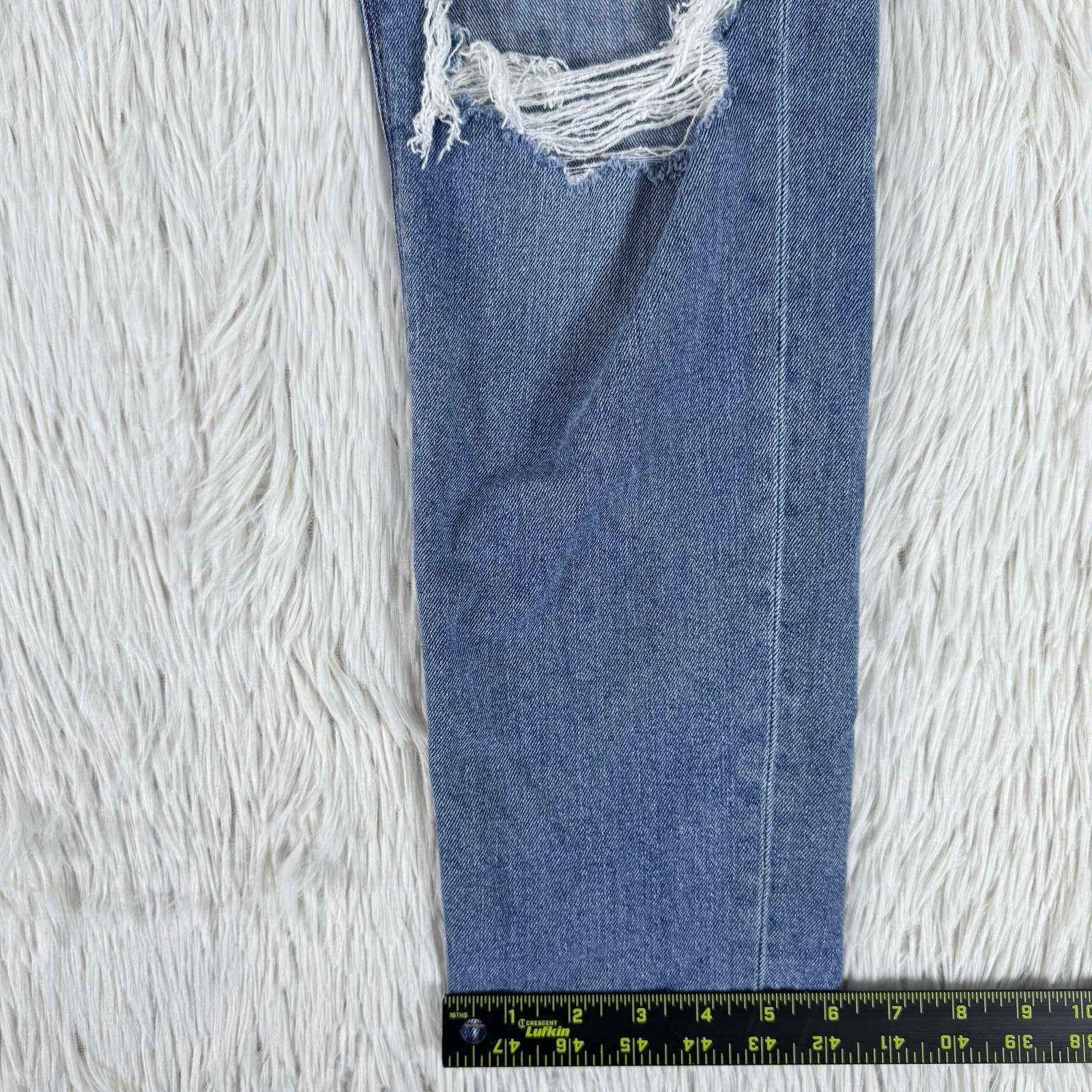 American Eagle Medium Wash Distressed High-Rise Mom Denim Jeans Women’s 6R