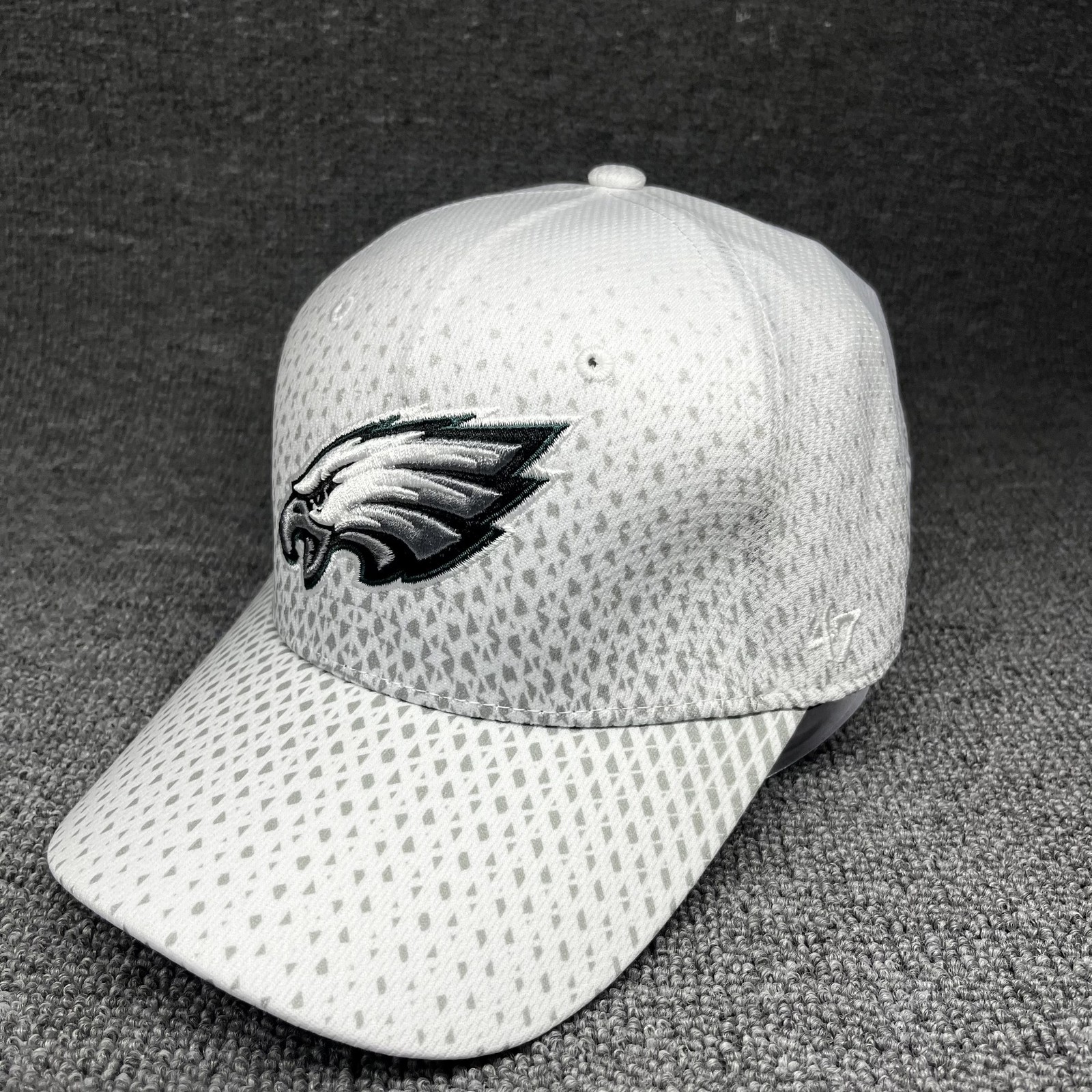NFL Philadelphia Eagles Fitted Cap Curved Brim White Hat Unknown Size
