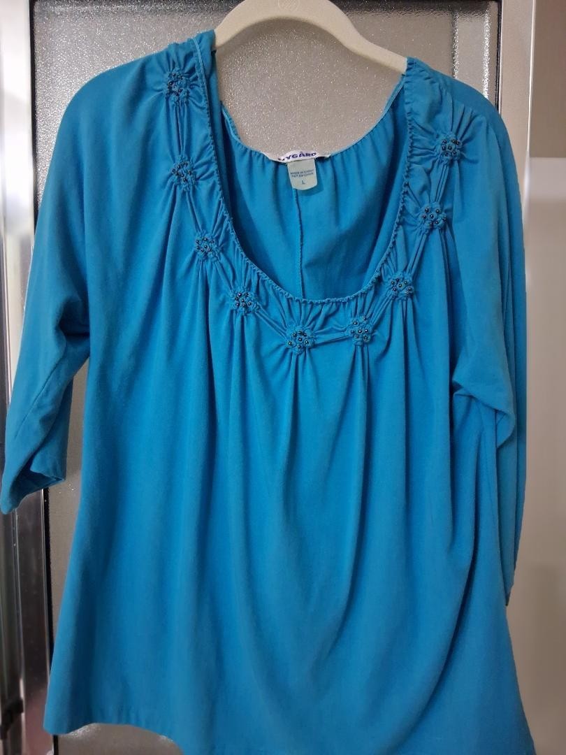 Peter Nygard Large L Blue Top 3/4 Sleeve Scoop Neck with bling EUC