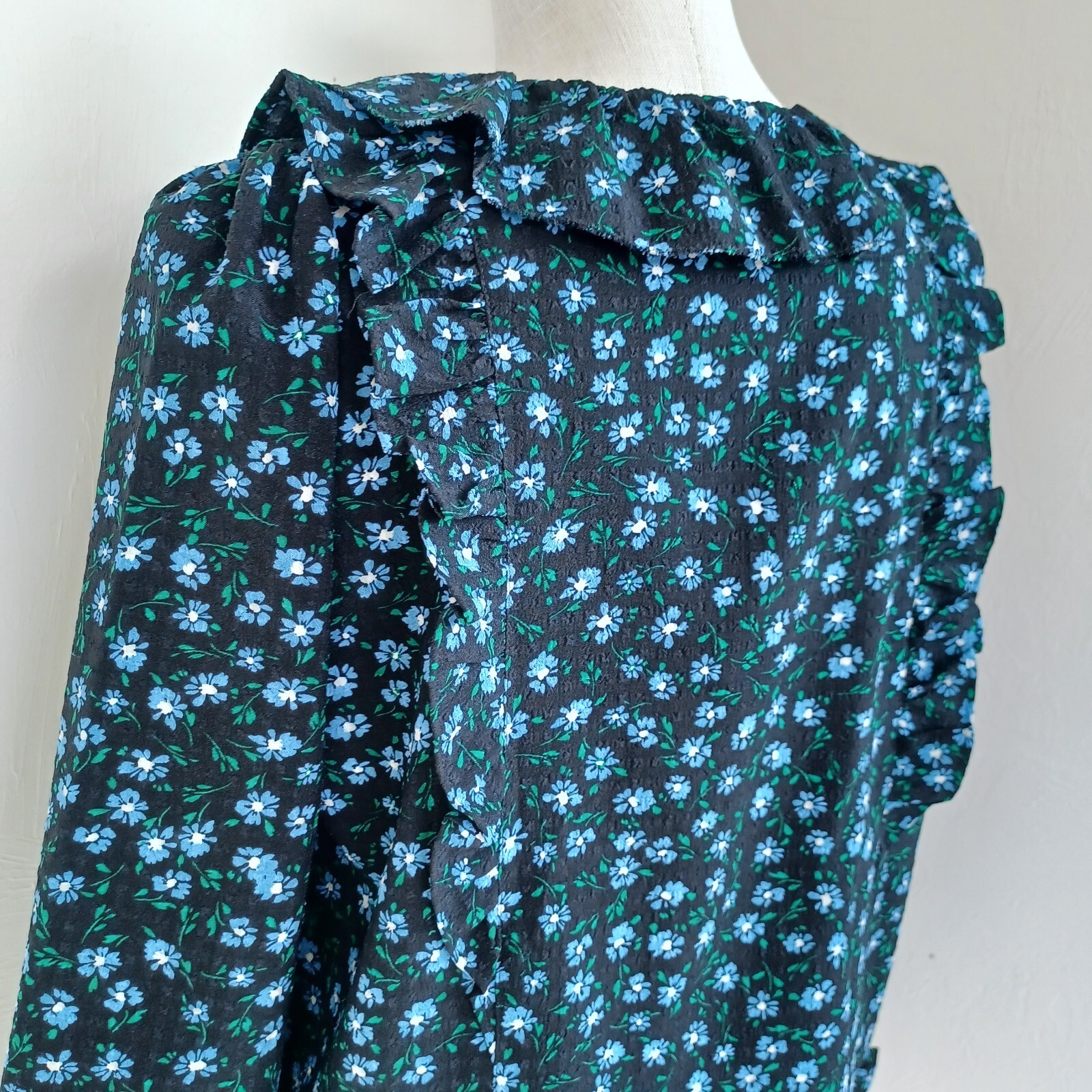 Loft Blouse Womens Petite Med Black Blue Ditsy Floral Ruffle Cottagcore Romantic