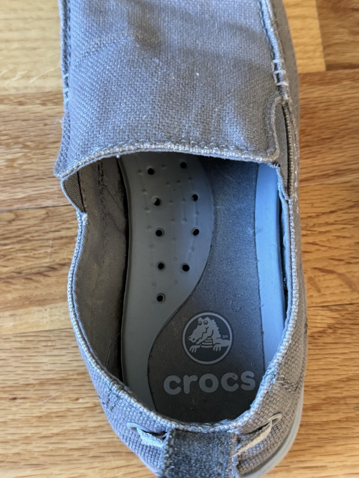 Crocs Walu Slip On Shoes Men’s Size 7 Beige Loafers 11270 TEENS, too