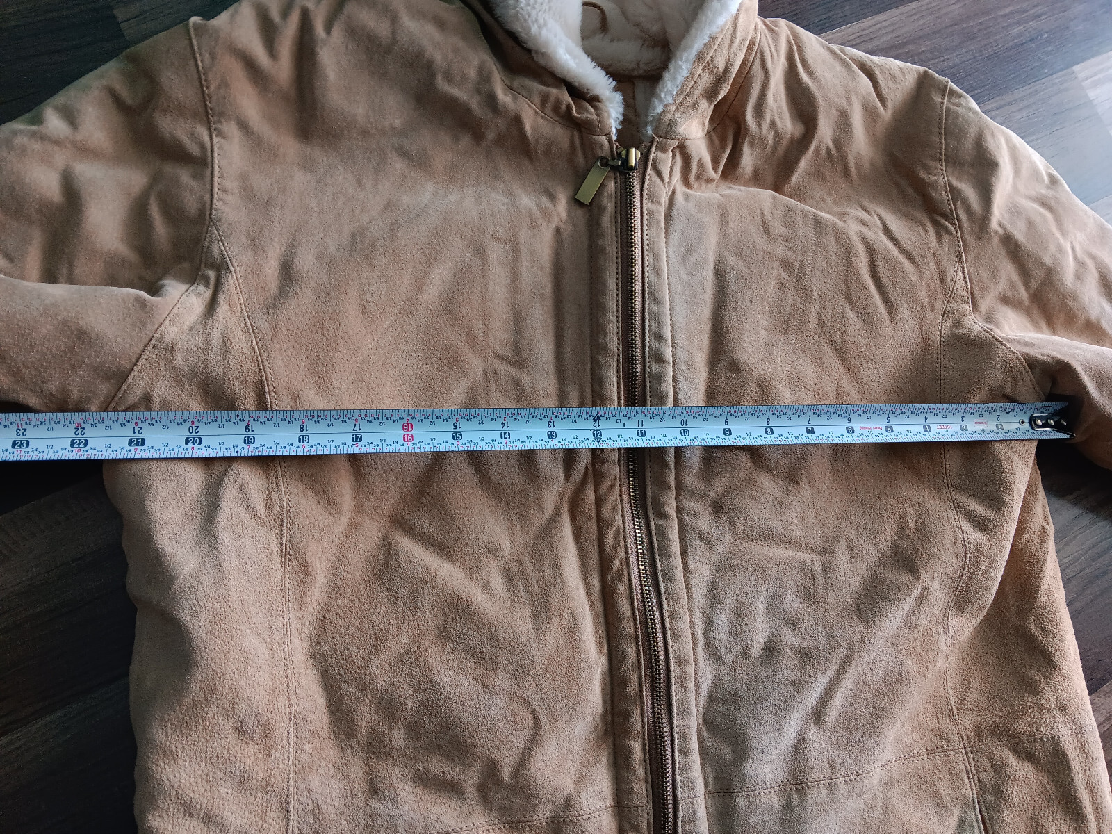 St John bay washable suede Leather Men’s size small beige faux fur lined jacket