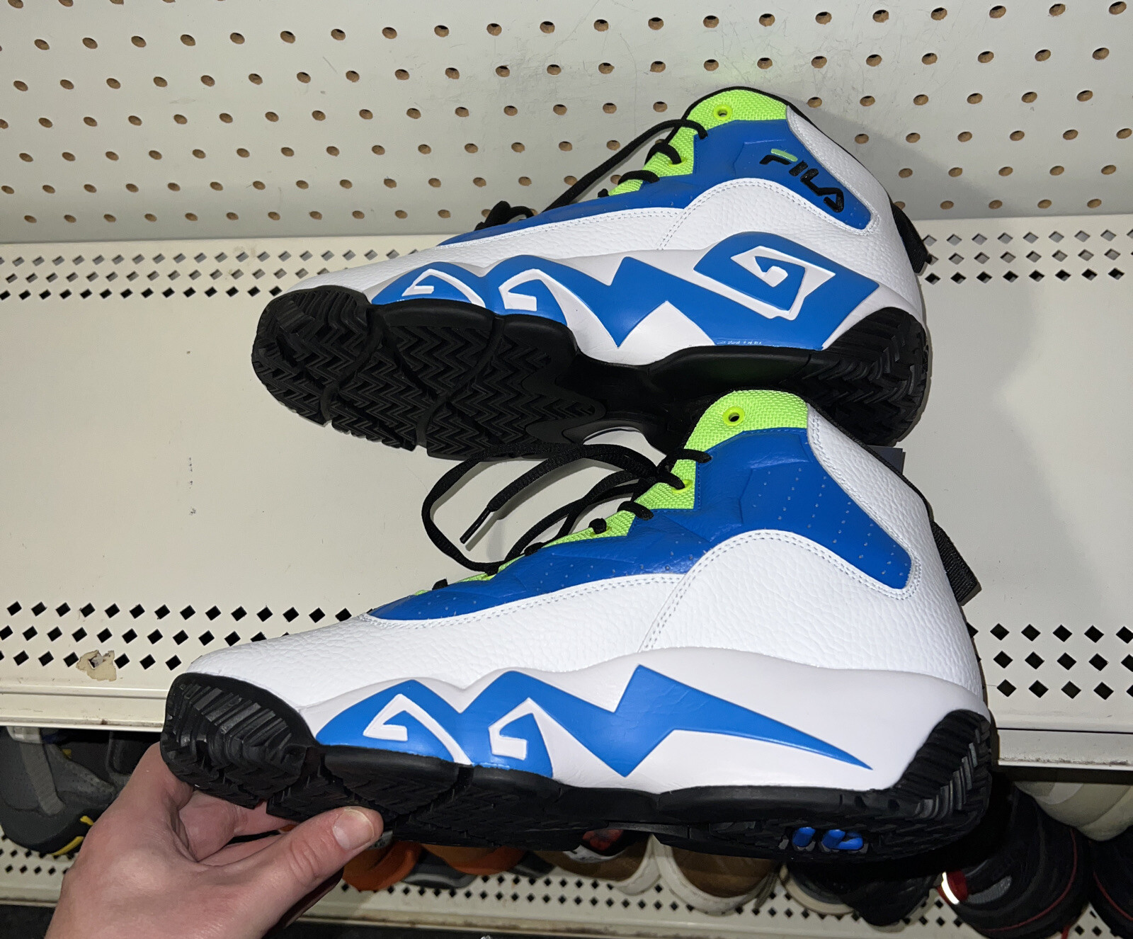 FILA MB Mens Basketball Shoes Size 9.5 White Blue Neon Green Jamal Mashburn
