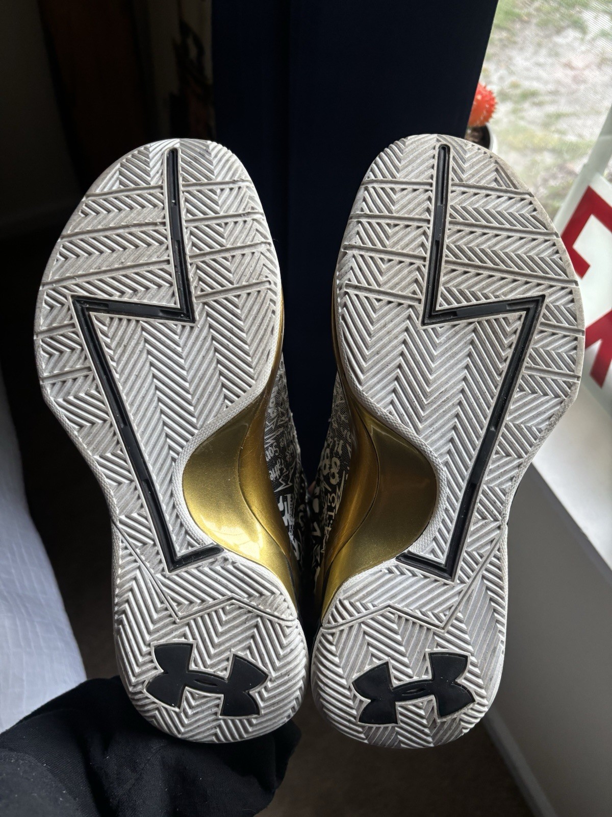 UA Curry B2B MVP Pack — Size 9 (Rare, Worn Twice, Box Included) Worn twice.