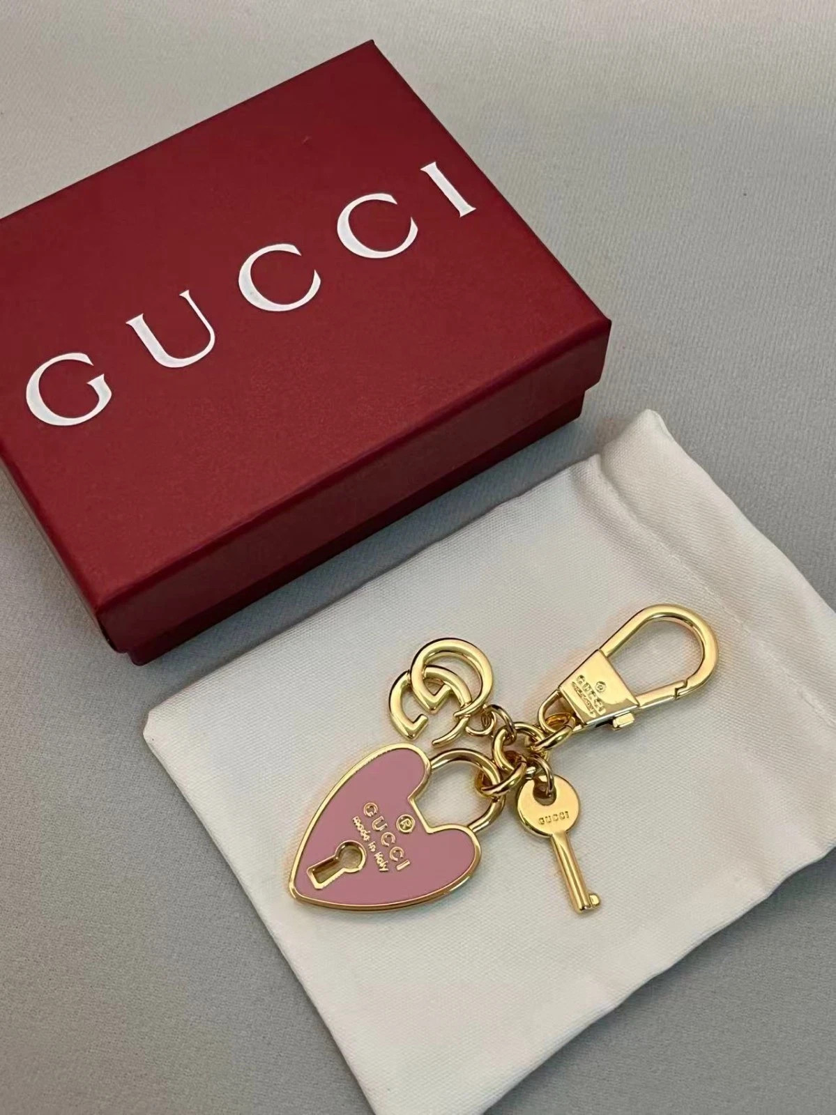 GUCCI Novelty Charm Heart Lock & Key Design Keychain Gift Key Chain with New Box