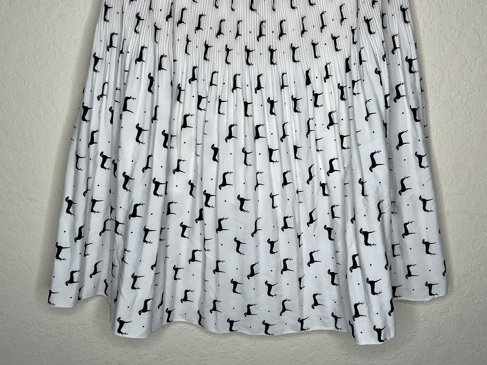All Over Dog Print Midi Skirt Womens Size XS 20” Pleated White & Black
