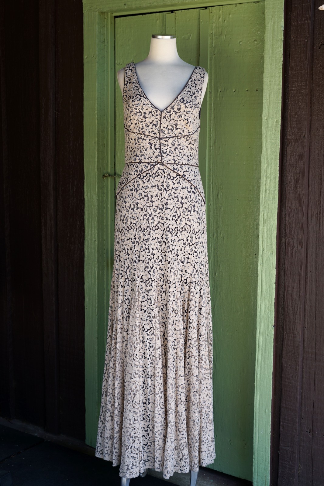 Vera Wang Beige Lace Grey Lining Formal Gown Wedding Guest Dress Size 8
