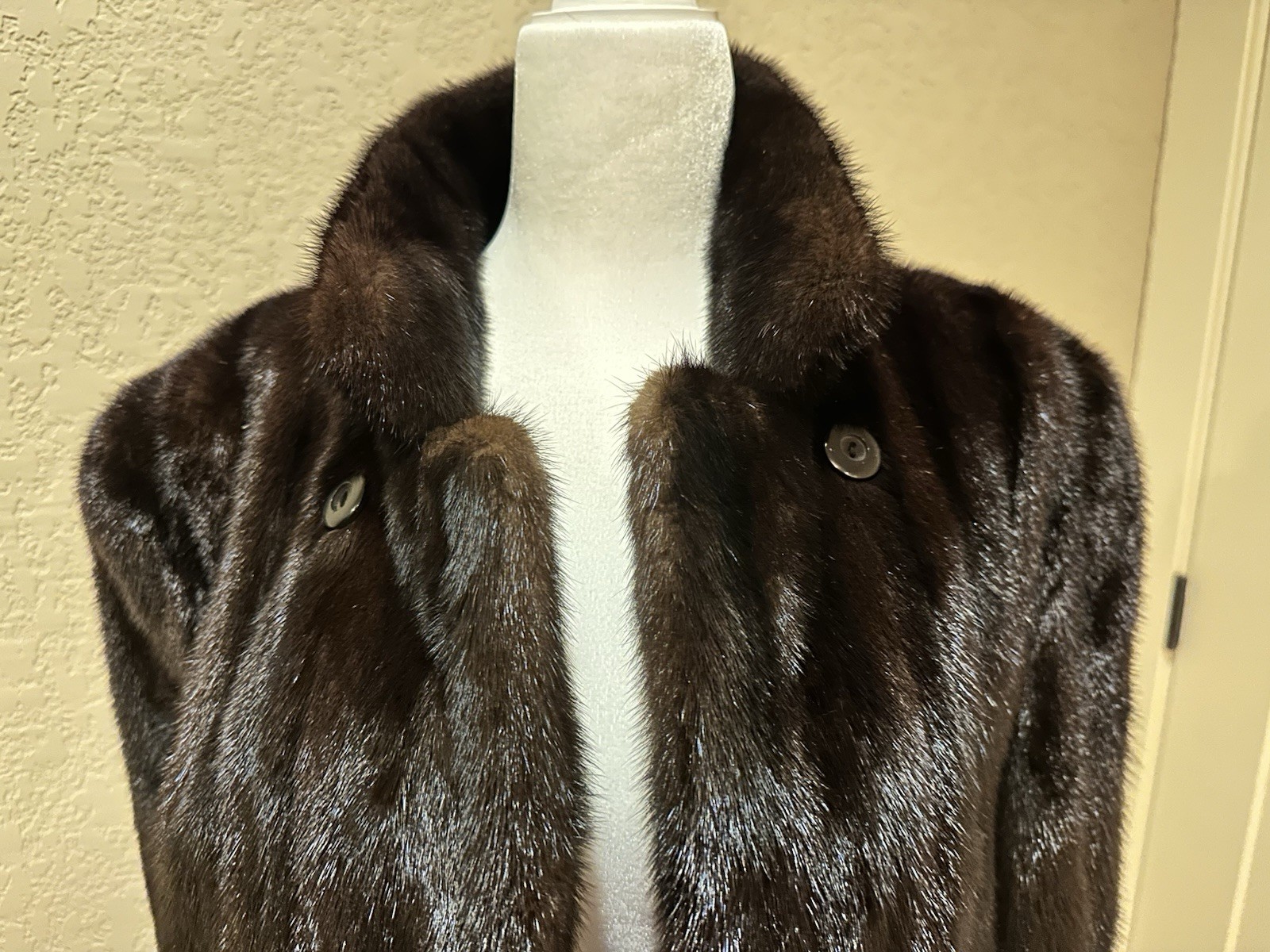 Oscar de la Renta Women’s Brown Mink Fur Long Coat Lined Button Collared Sz L