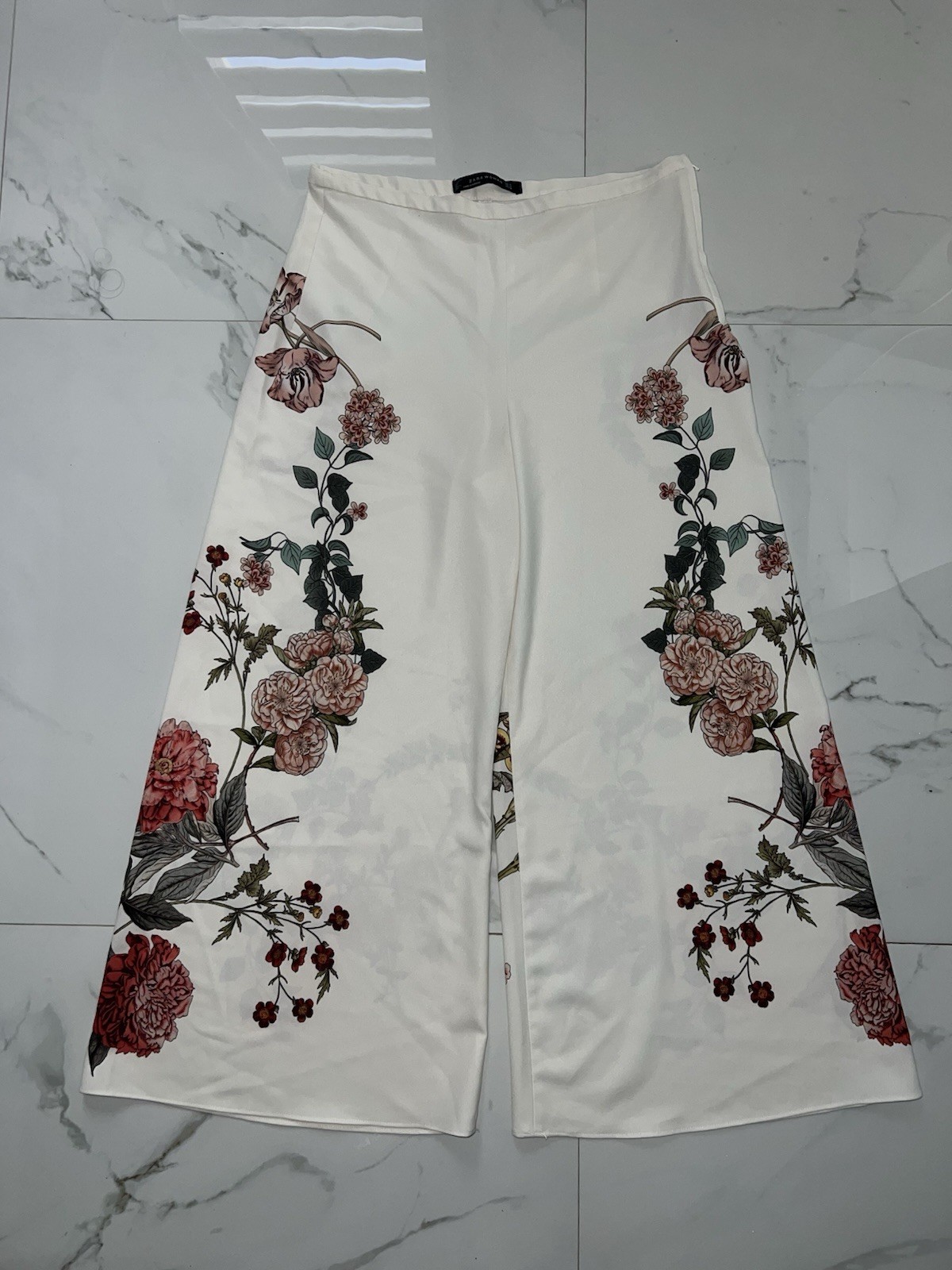 Zara Women’s Floral Wide Leg FlowyPants – Size M