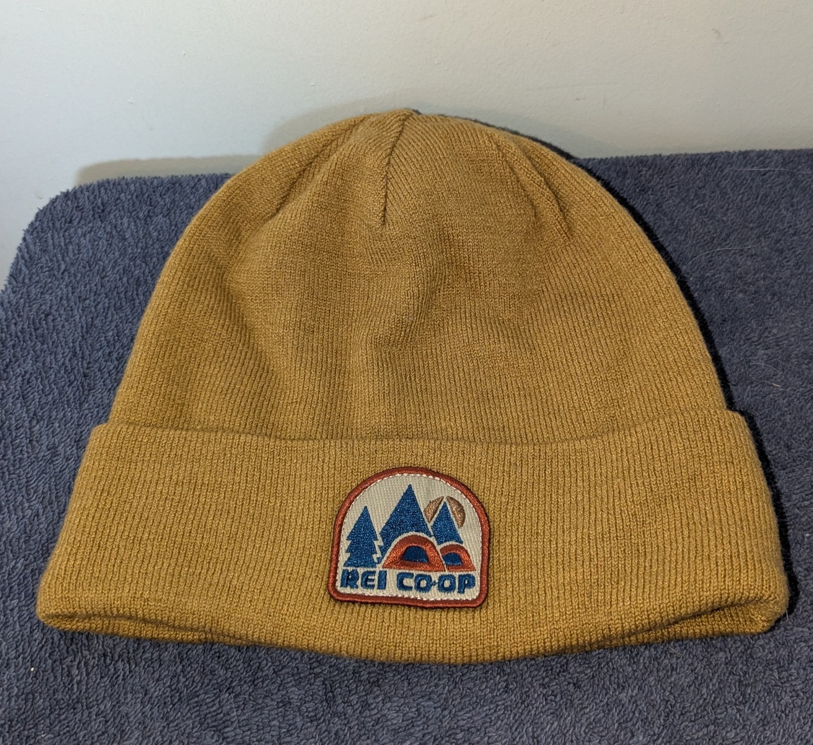 Rei Co-Op Beanie Hat Mens One Size Mustard Gold Cuffed Logo Knit