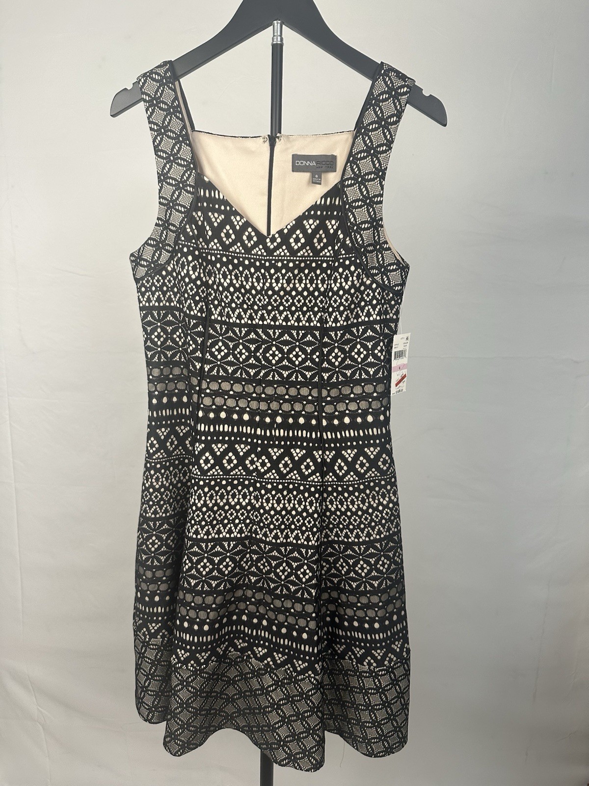 Donna Ricco Black Beige Geometric Lace Fit & Flare Dress V-Neck Size 6 NWT