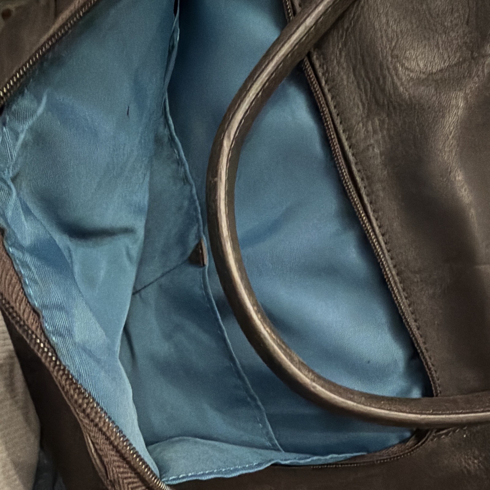 SOLO Large Black Tote Shoulder Bag Blue Lining Zip Closure Detachable Strap