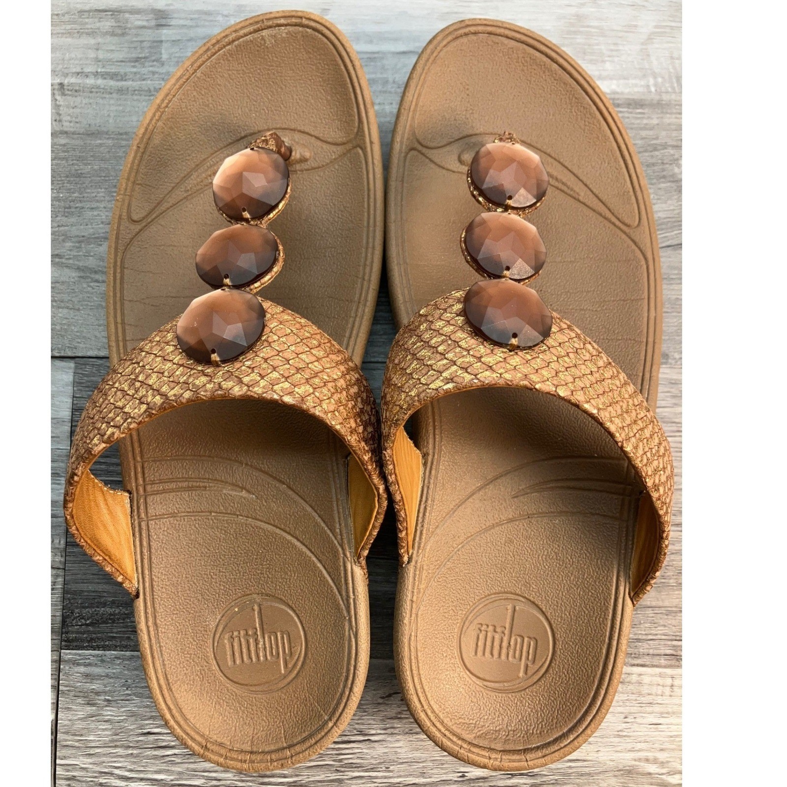 FitFlop Microwobbleboard Bronze Snakeskin Gemstone Thong Sandals Womens 7