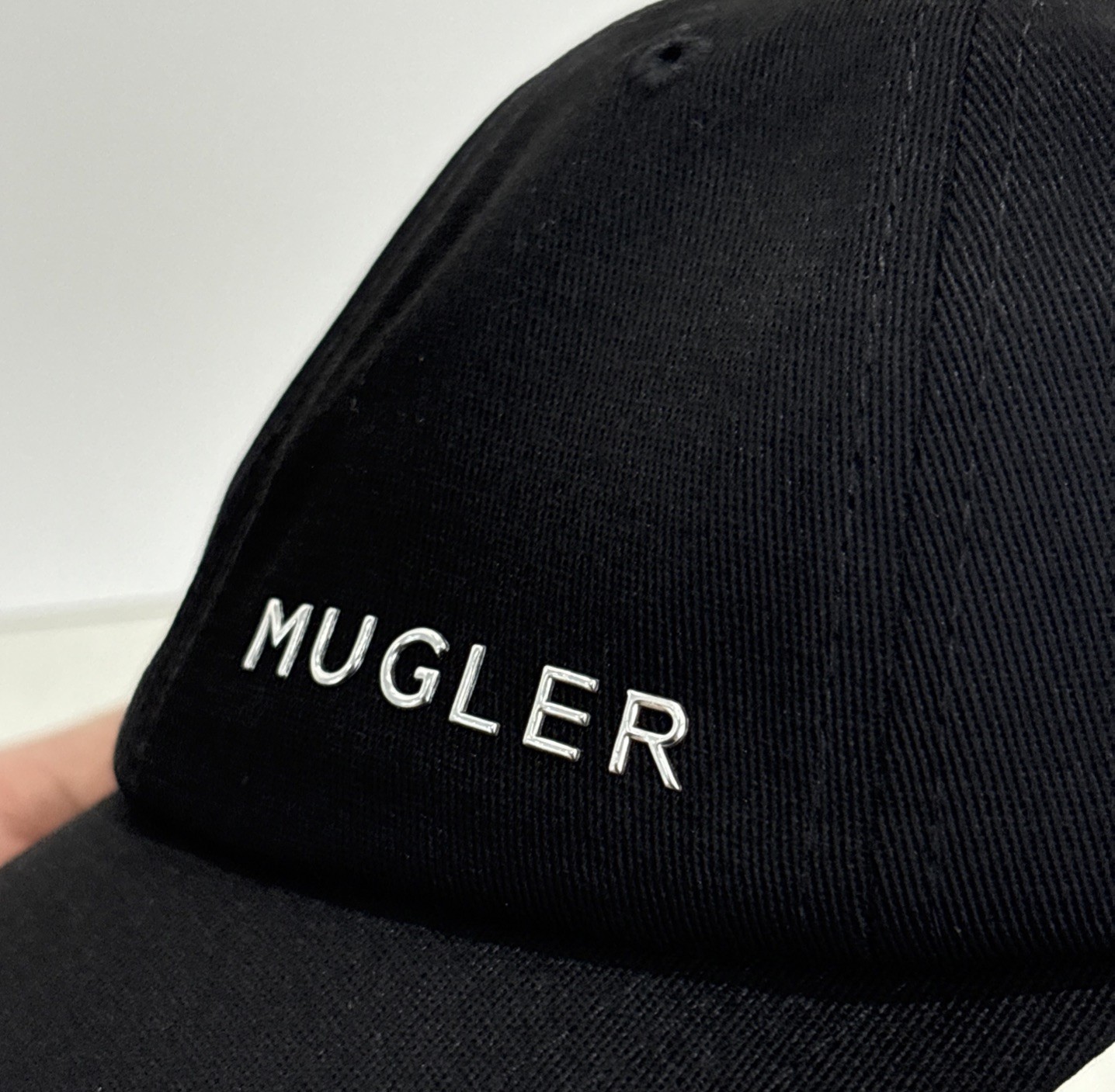 MUGLER LOGO PLAQUE ORGANIC COTTON BASEBALL CAP CAPPELLO DONNA BLACK ADJUSTABLE